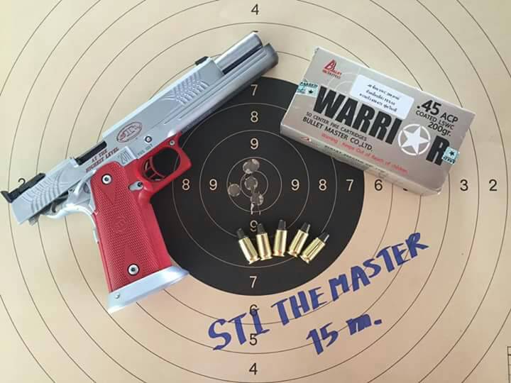 ทำการทดสอบกระสุนซ้อมยิงขนาด .45 หัวเคลือบ ความเร็วต่ำ บุลเล็ทมาสเตอร์ WARRIOR ที่ระยะ 15 เมตร ด้วยปืน STI. THE MASTER 6 นิ้ว